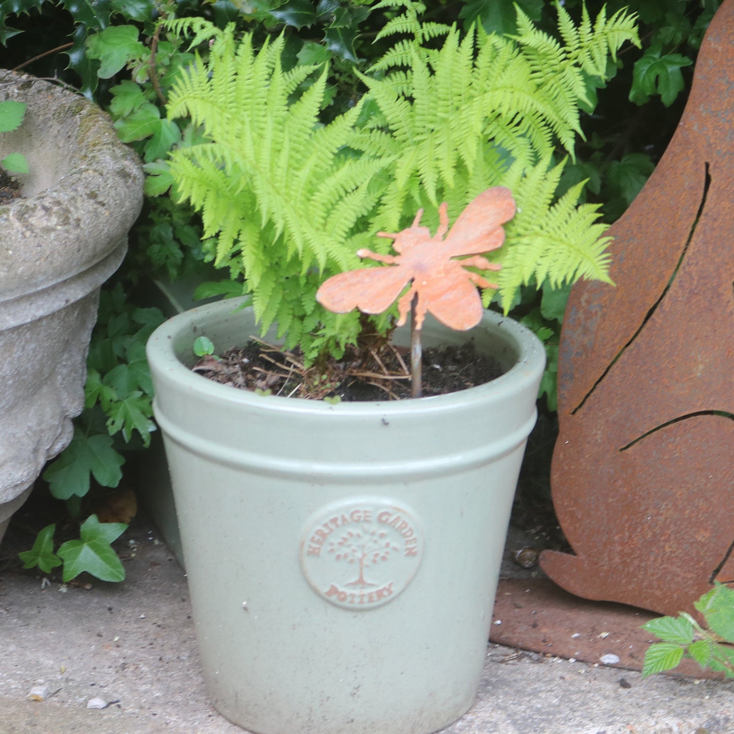Bee Plant Pot Decoration
