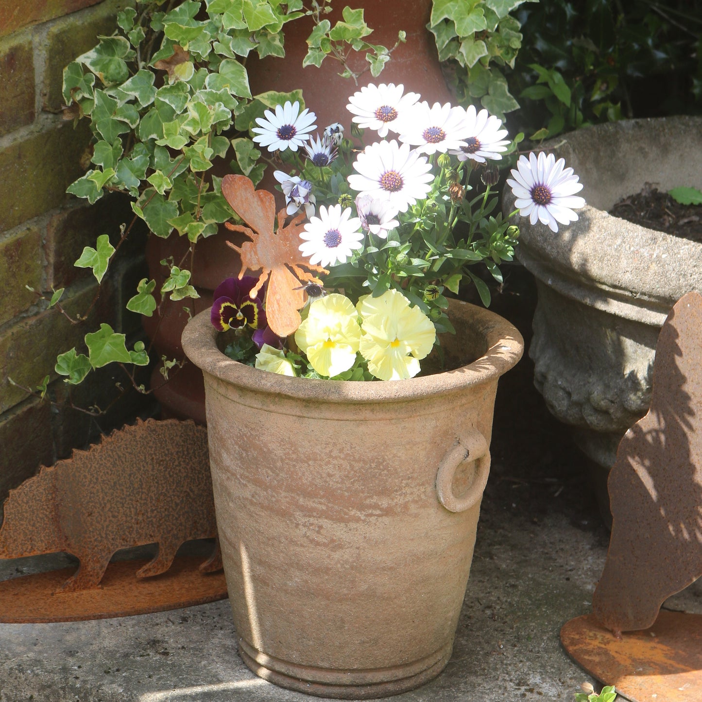 Bee Plant Pot Decoration