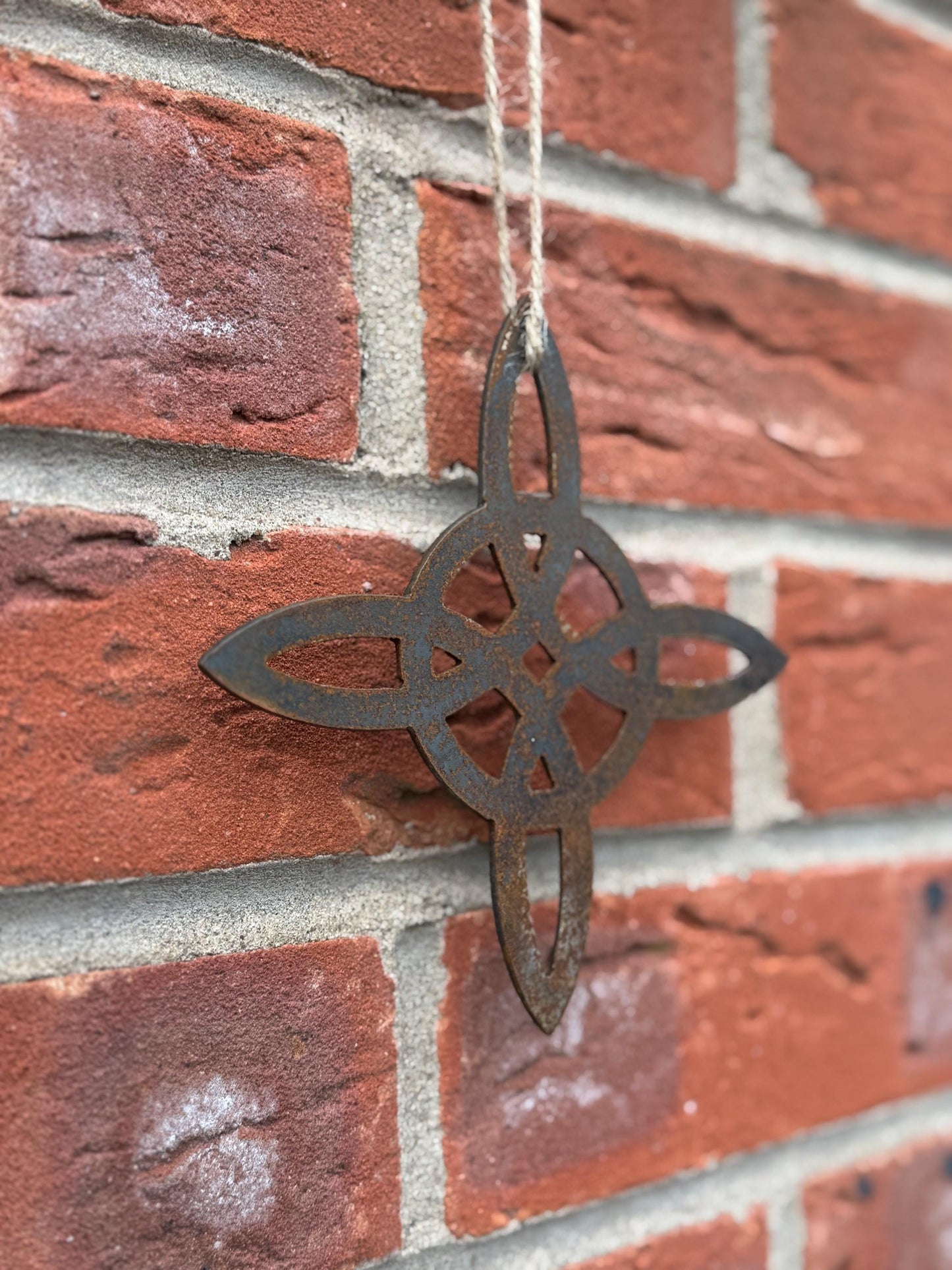 Hanging Witches Knot